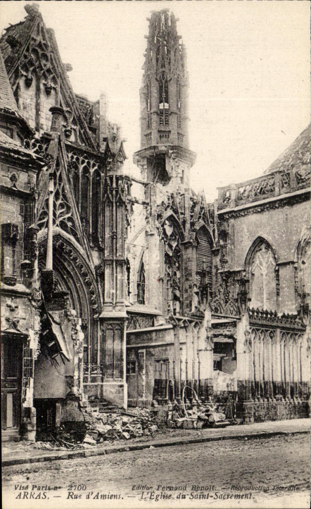 CPA Arras Rue d'Amiens L'Eglise Du Saint Sacrement Militaria