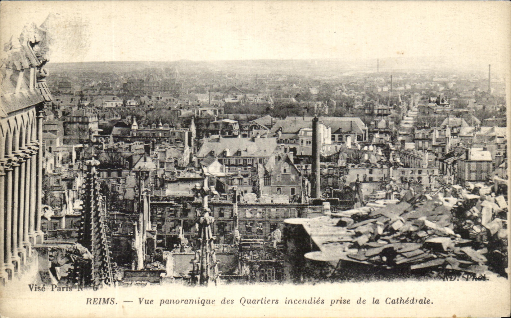 Reims — Vue panoramique des Quartiers incendiés prise de la Cathédrale — Visé Paris N° 6