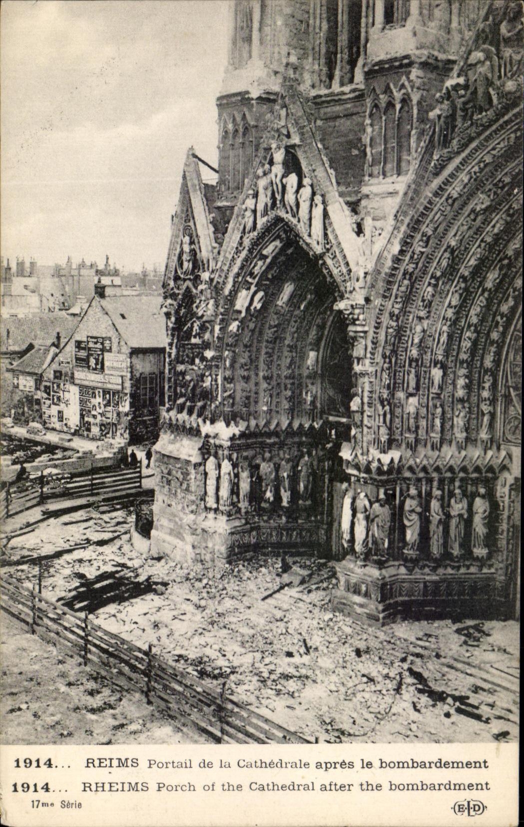 CPA Reims Portail de la Cathedrale apres le bombardement Militaria