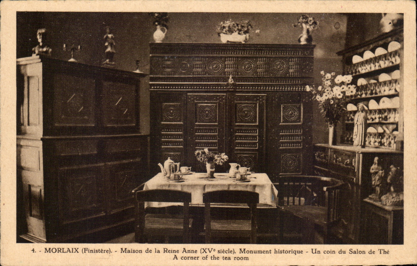 CPA Morlaix Maison de la Reine Anne Monument historique Un coin du Salon de The 