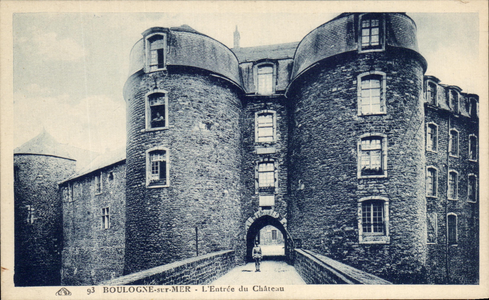 BOULOGNE-sur-MER - L'Entrée du Château — éditeur anonyme, n° 93