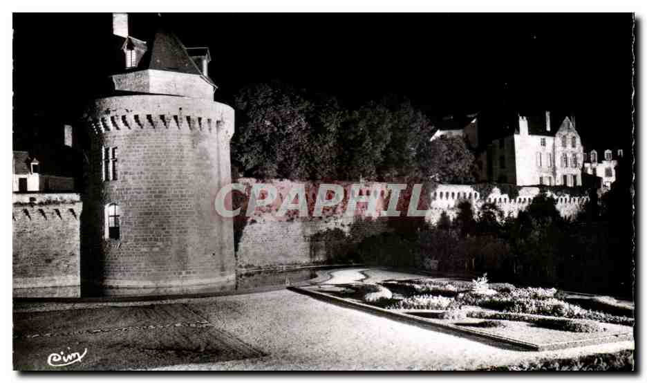 Vannes (Morbihan) — Die Mauern und der Turm des Connétable beleuchtet — Comhier Imprimeur (S.-et-L.)
