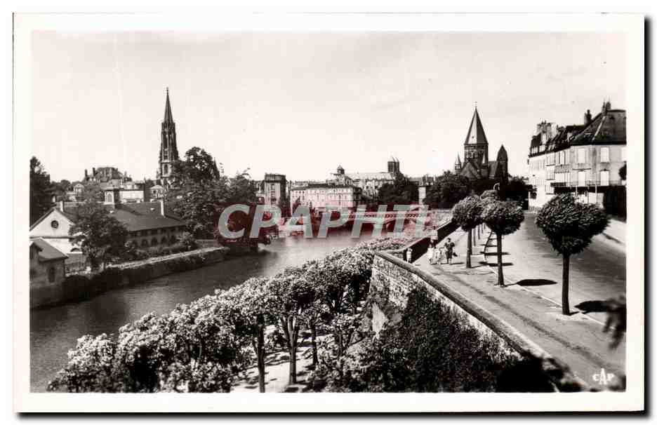 Metz — Vue sur la Moselle et le Pont Moyen — C.A.P. Paris