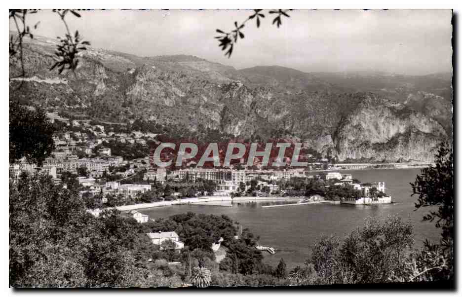 CPA Beaulieu Sur Mer Vue sur la ville et la baie des Fourmis