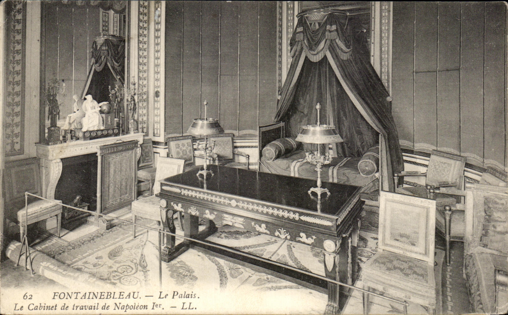 Fontainebleau — El Palacio. — El Gabinete de trabajo de Napoleón I. — LL.