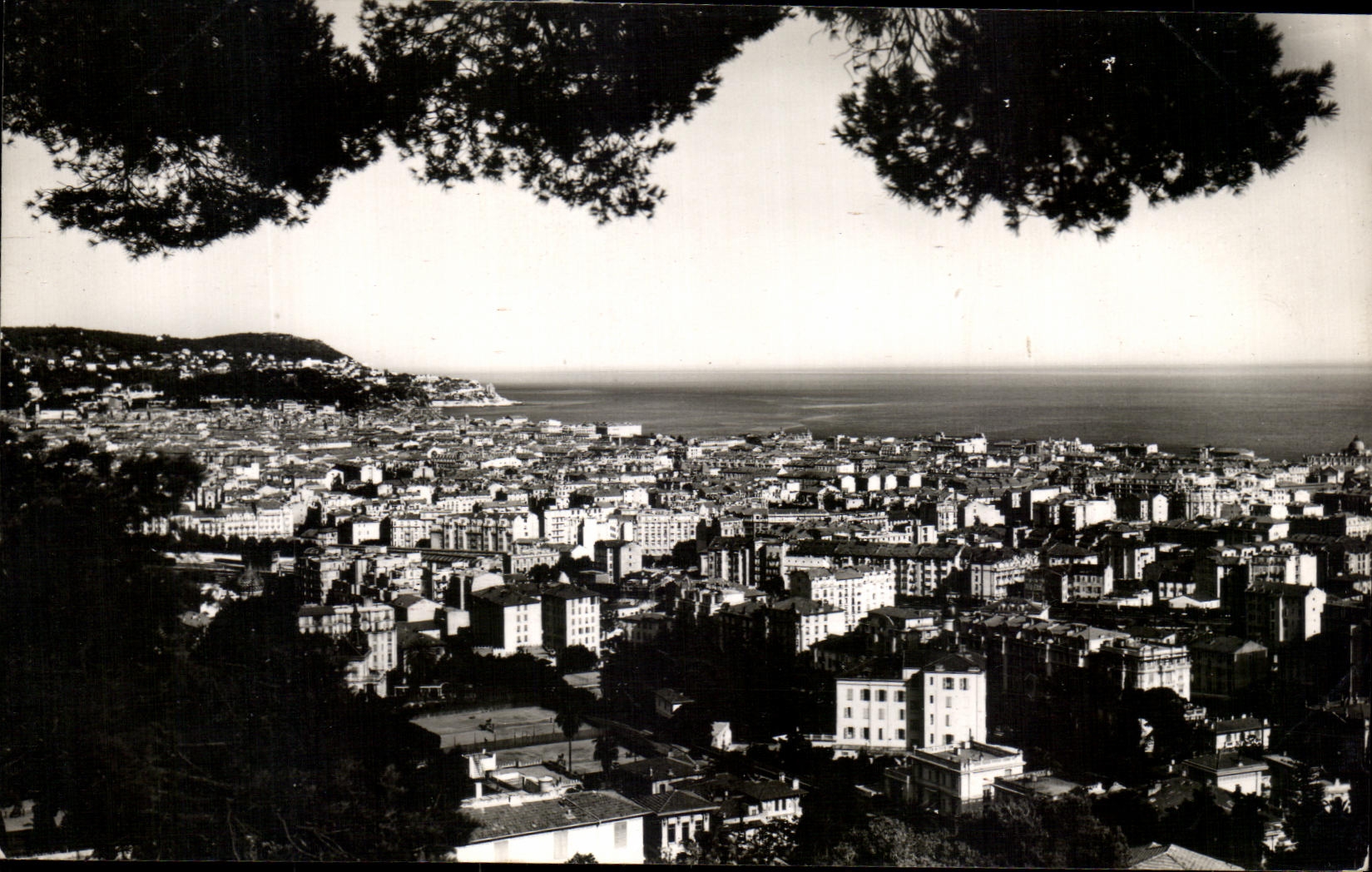 CPA Nice La baie des Anges vue du Parc Imperial