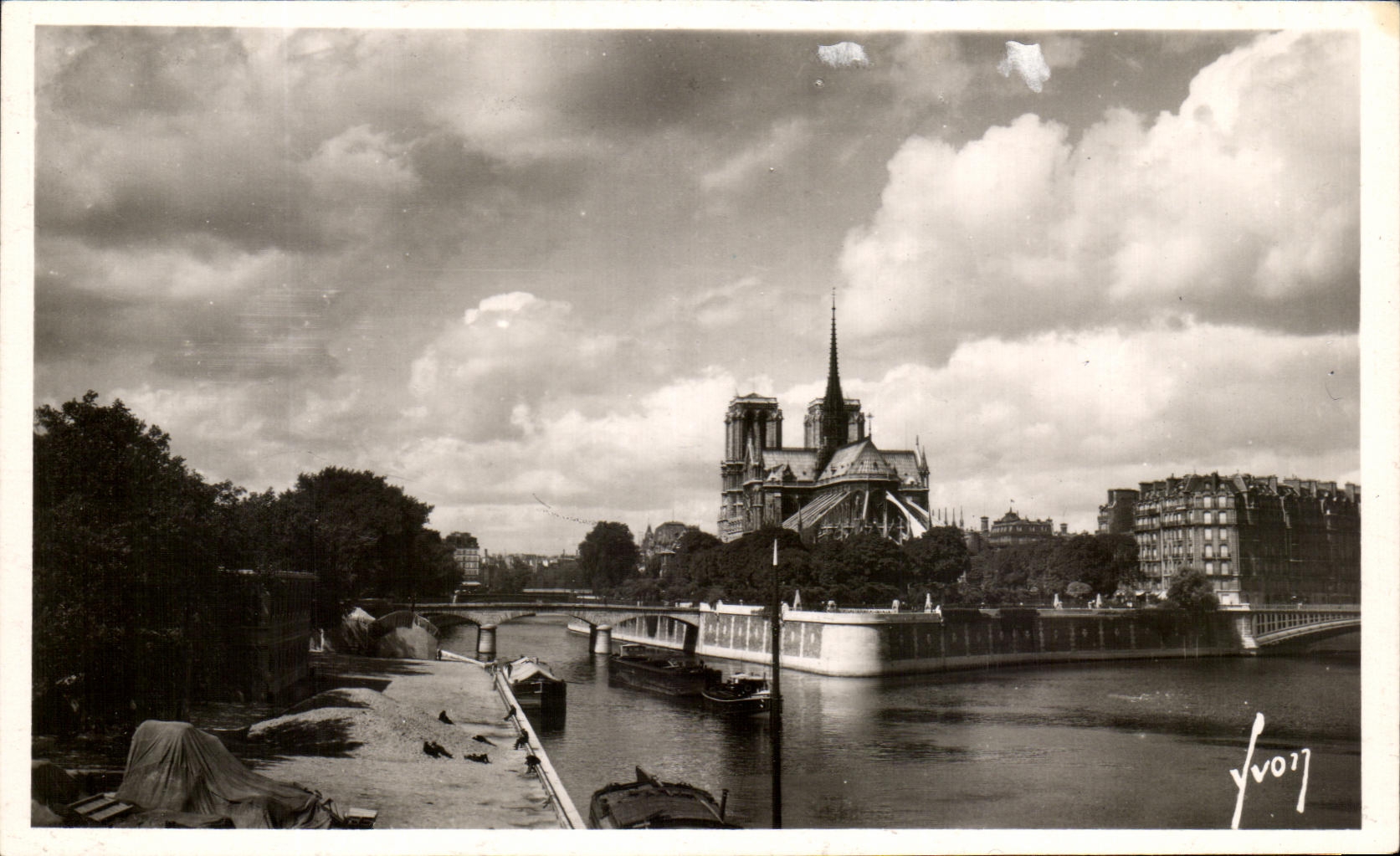 CPA Paris En Flanant La Seine au Quai de la Tournelle Notre Dame