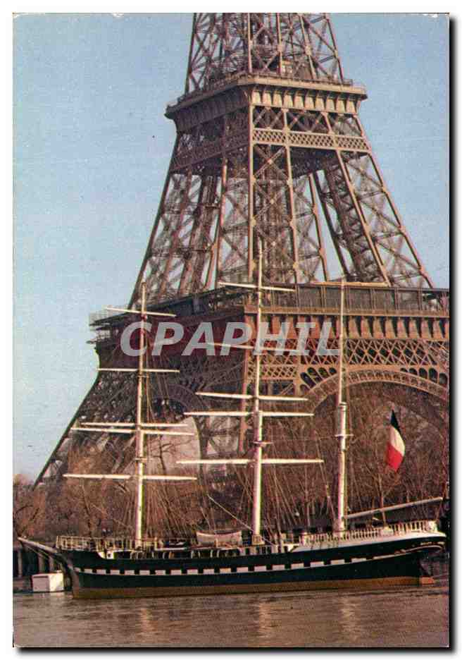 CPM Paris Le Trois mats Belem ancien bateau ecole amarre au pied de la Tour Eiffel