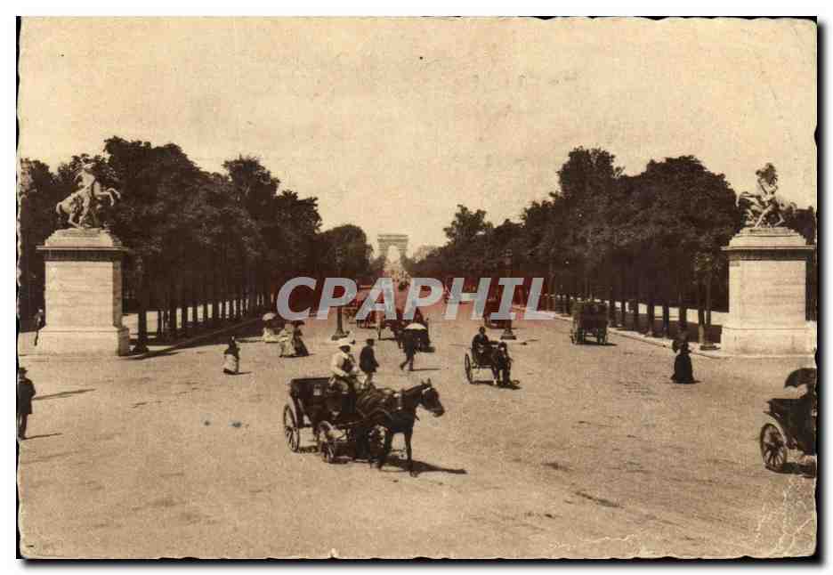 CPA Paris Les chevaux de Marly Champs Elysees Arc de TRiomphe 