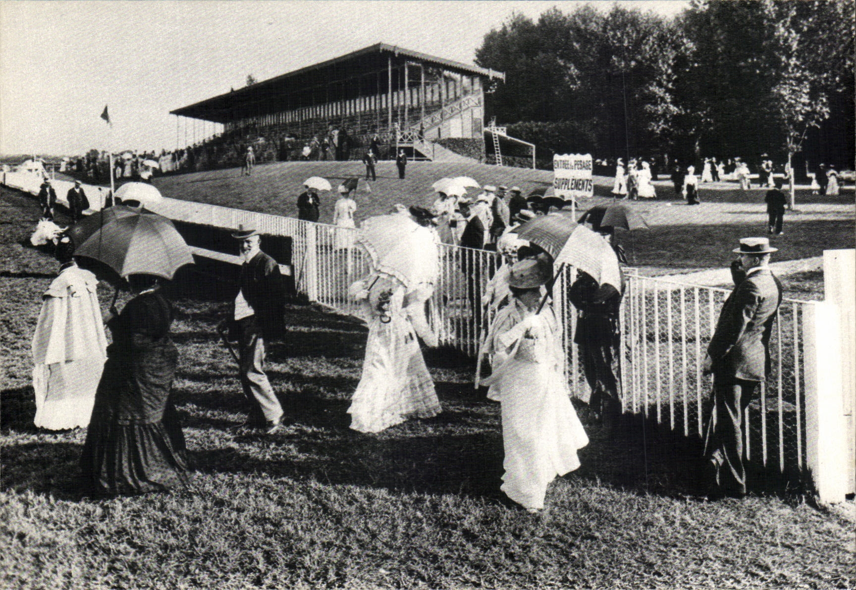 REPRO Paris Jour de courses a l'hippodrome de Longchamp Hippisme Chevaux 