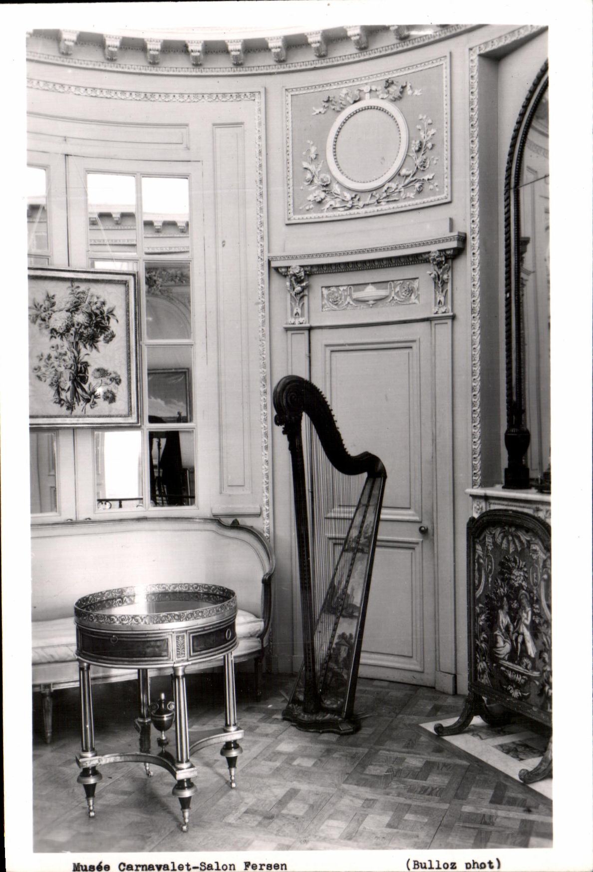 CPSM Paris Musee Carnavalet Salon Fereon Harpe 