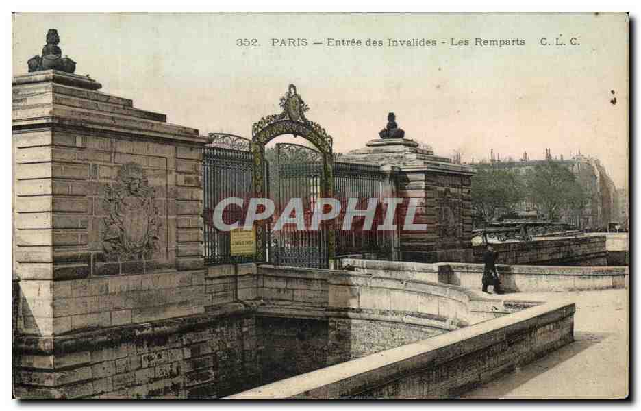 CPA Paris Entree des Invalides Les Remparts