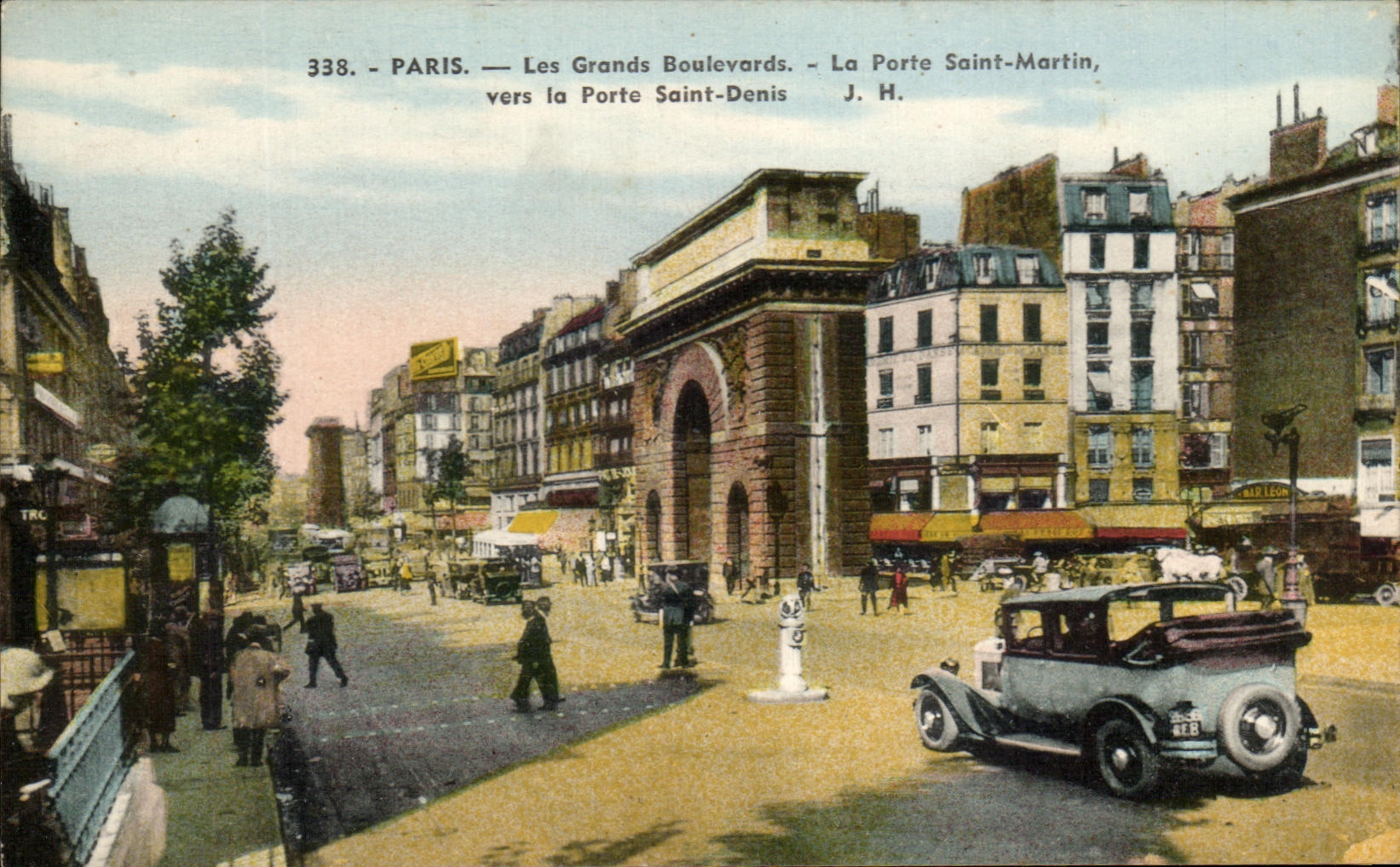 CPA Paris Les Grandes Boulevards la Ports Saint Martin vers la Porte Saint Denis 