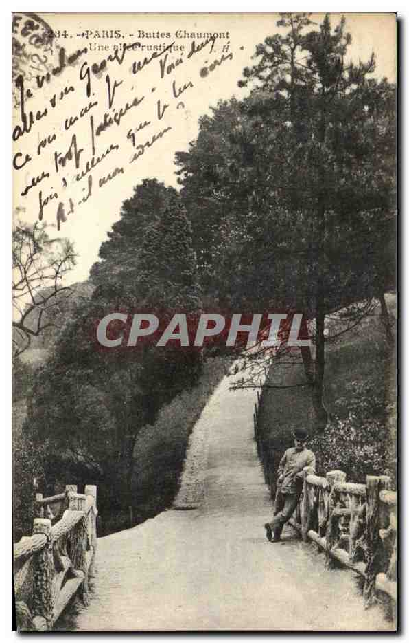 CPA Paris Buttes Chaumont Une allee rustique