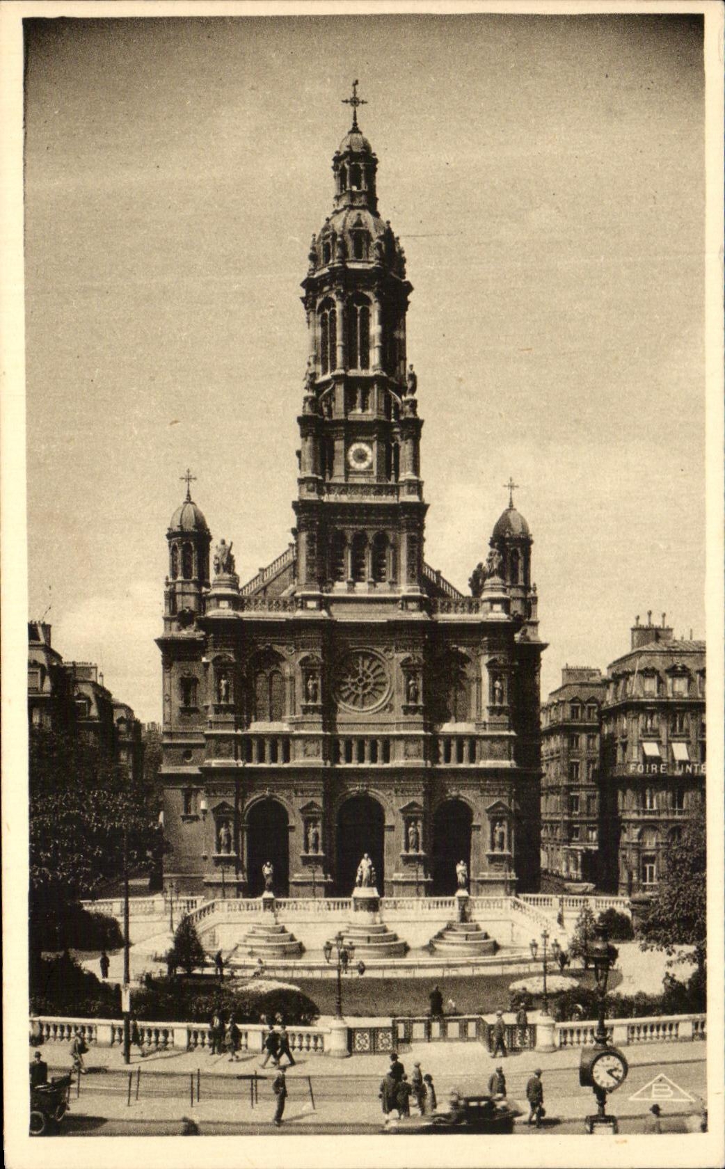 CPA Paris Vue De La Trinite