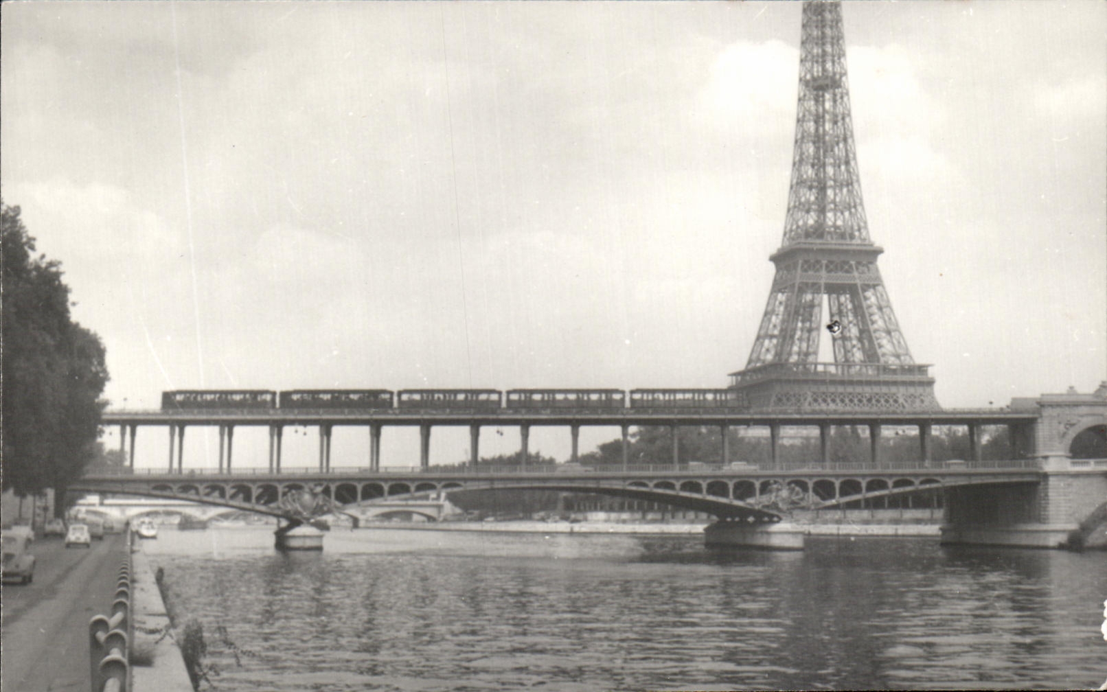 Photo Tour Eiffel Metro