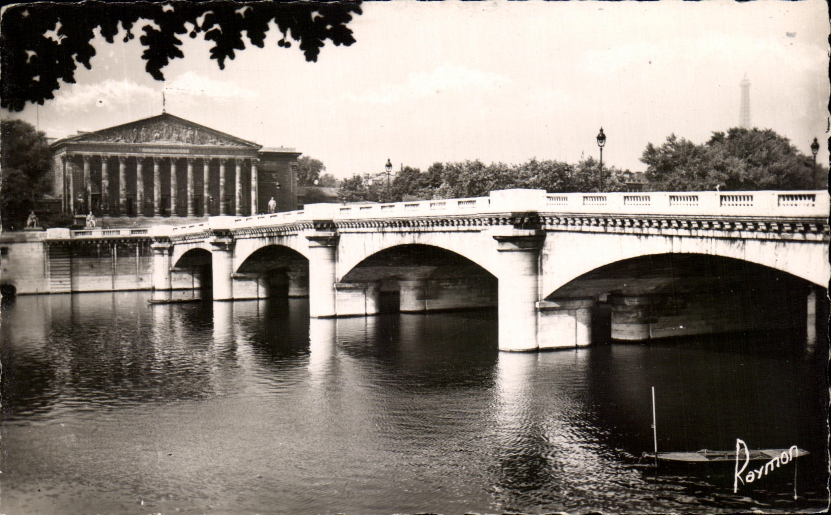 CPA Paris Le Pont De La Concorde Et l'Assemblee Nationale