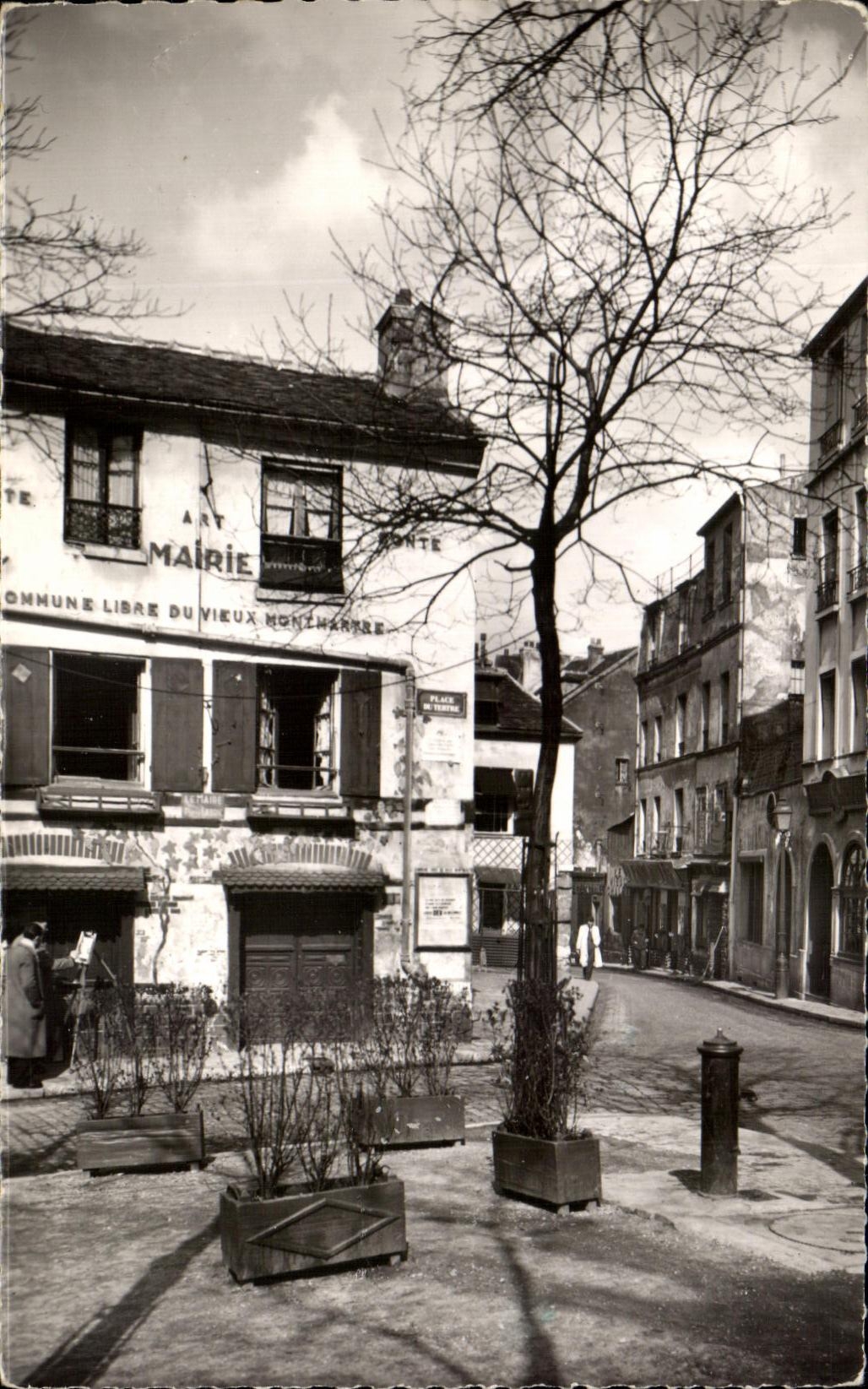 CPA Paris La Place Du Tertre Et La Rue Lepic Montmartre