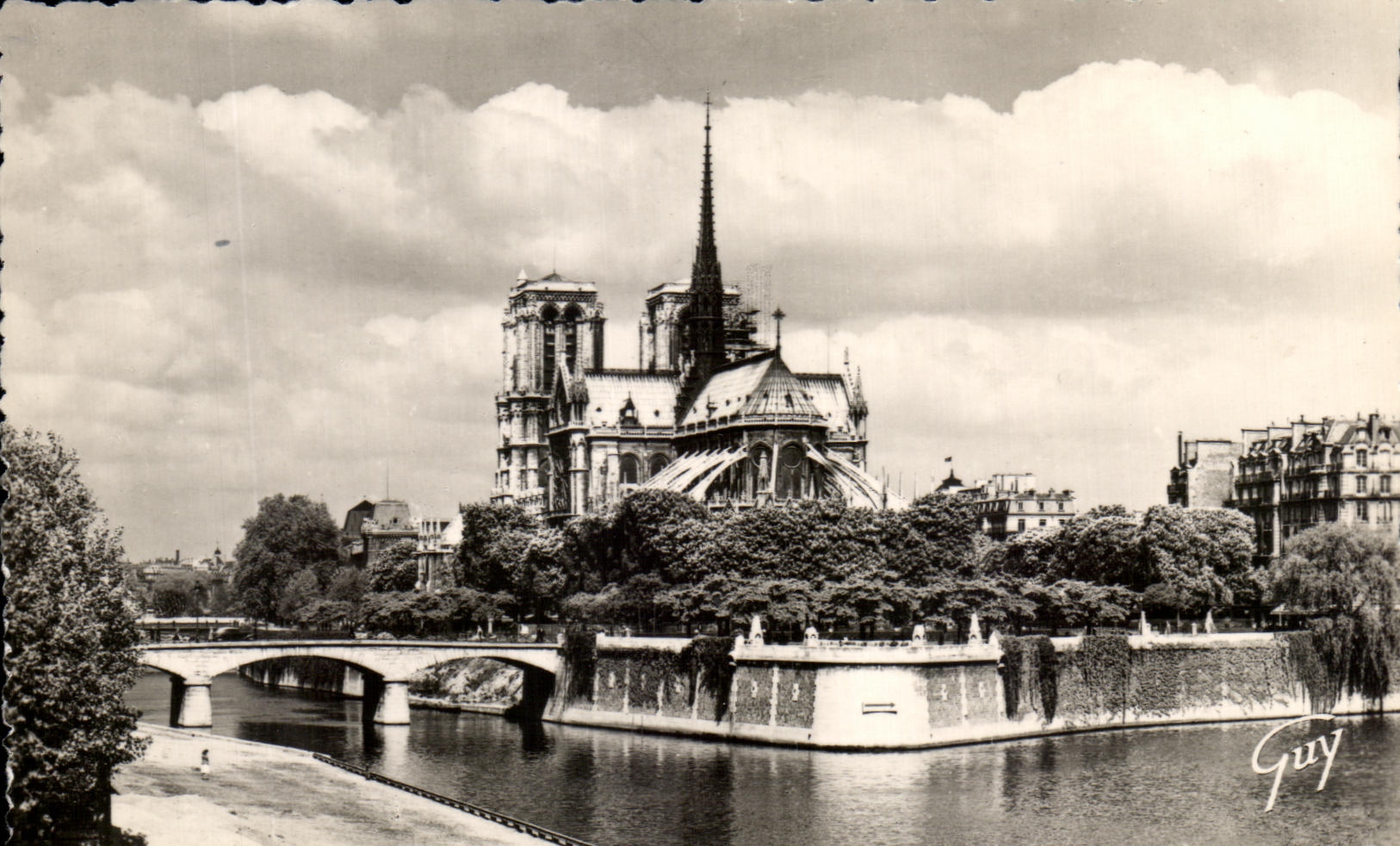 CPA Paris Et Ses Merveilles Pointe est de i'ile de la Cite le pont et le Square l'Archeveche l'abside de la Cathedrale