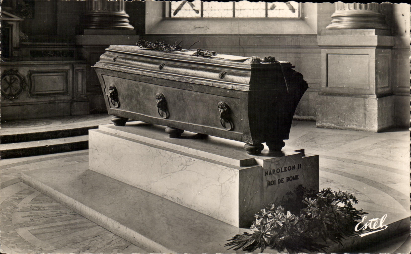 CPA Paris Les invalides Sarcophage du Roi de Rome
