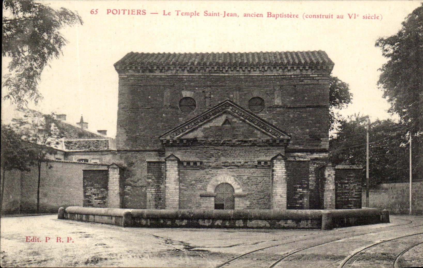 Poitiers — Le Temple Saint-Jean, ancien Baptistère (construit au VIe siècle) — Edit. P. R. P.