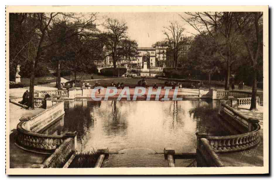 CPA Dijon Chateau d'Eau et Place d'Arcy