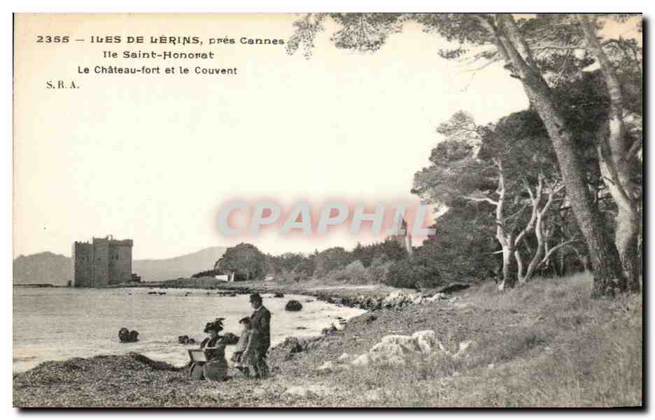 CPA Iles De Lerins Pres Cannes Ille Saint Honorat Le Chateau Fort Et Le Couvent