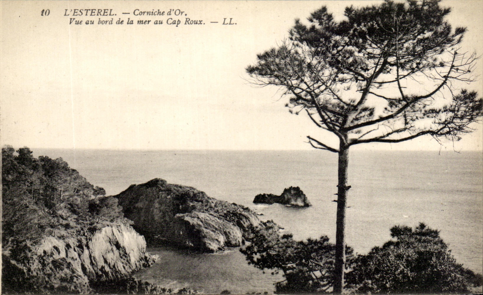 L'ESTEREL — Corniche d'Or. Vue au bord de la mer au Cap Roux. — LL.