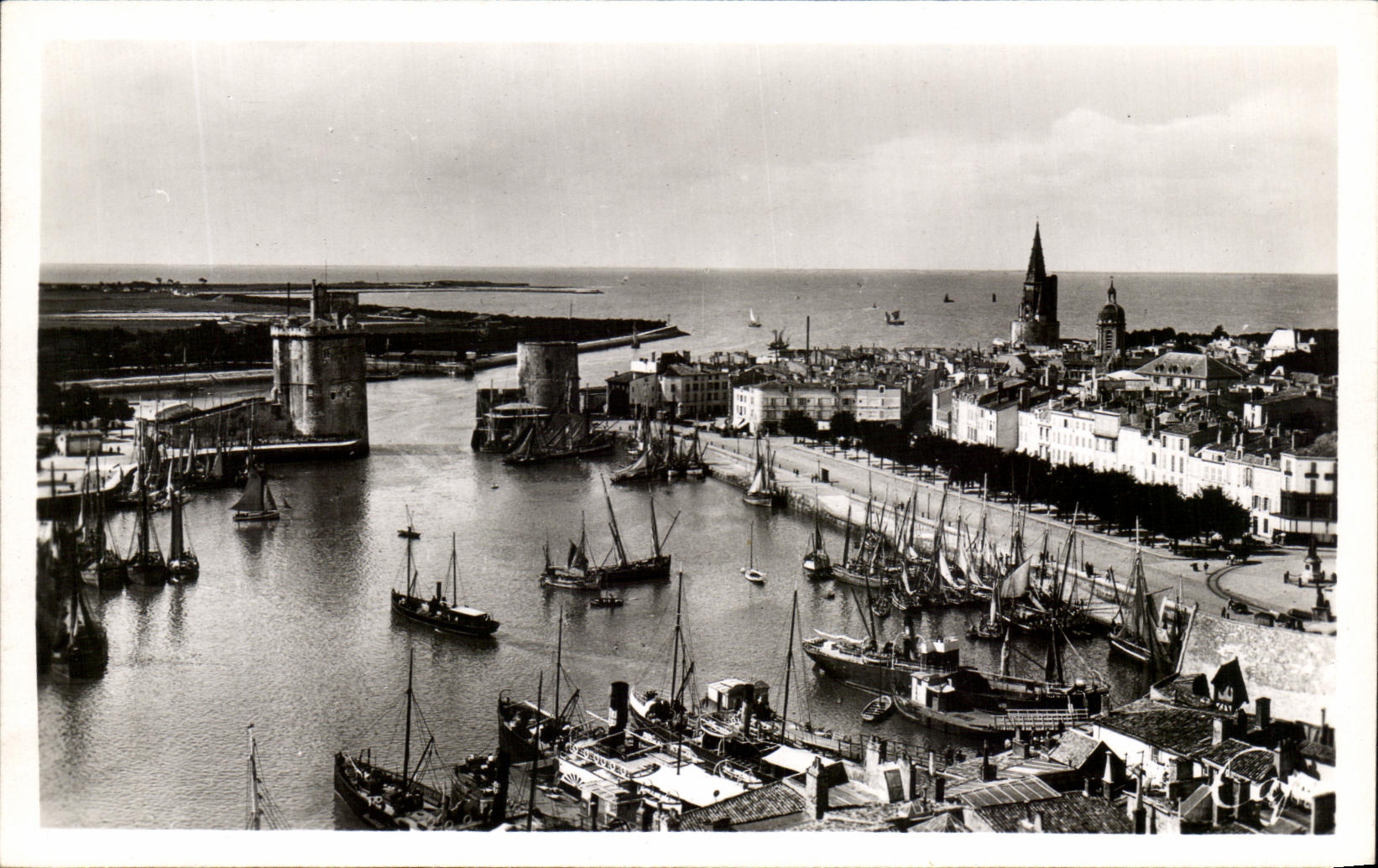 La Rochelle — Vue générale des Ports — C.A.P. Paris, n° 263