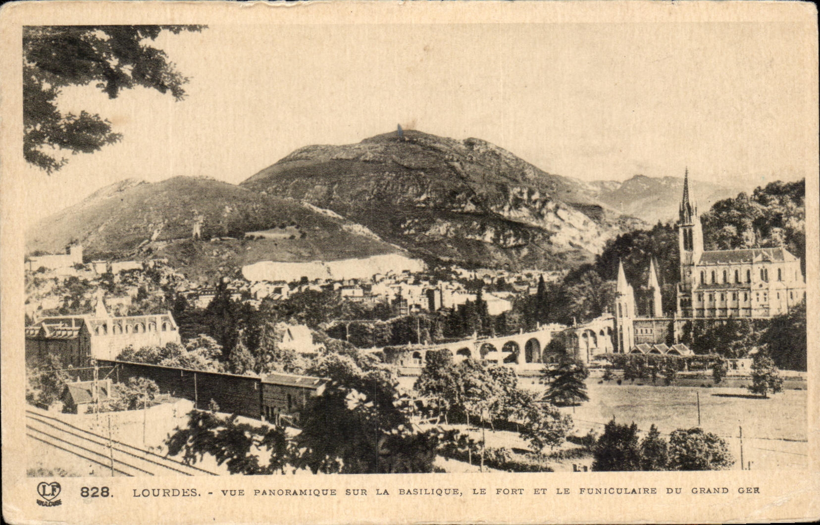 CPA Lourdes Vue Panoramique Sur La Basilique Le Fort et Le Funiculaire de Grand Ger
