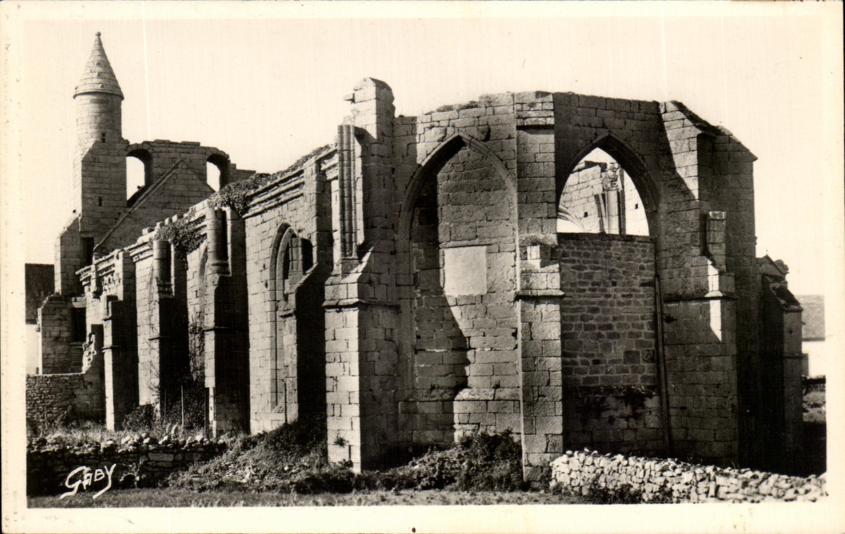 CPA St Guenole Penmarch Kerity Ruines de l'Eglise Ste Thumette