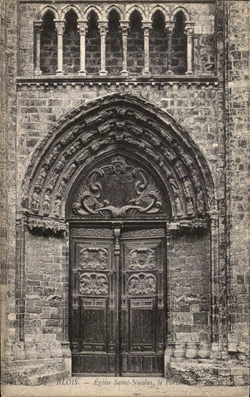 CPA Blois L'Eglise St Nicolas le Portail
