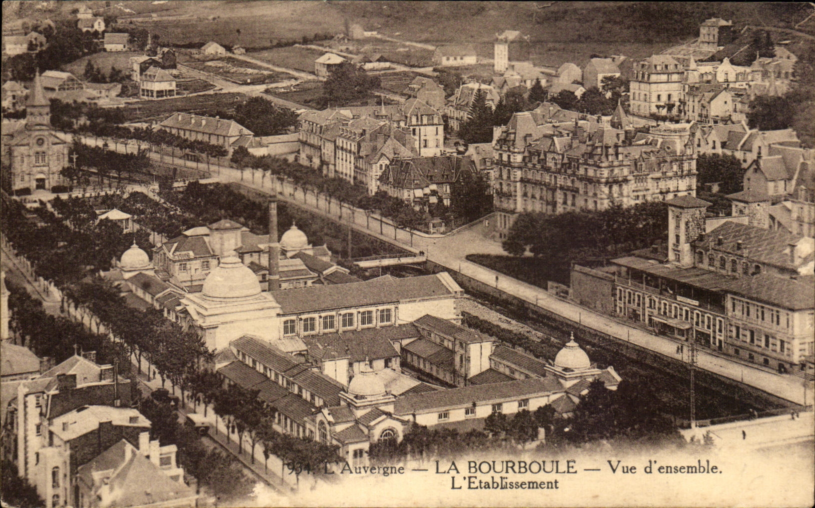 CPA L'Auvergne La Bourboule Vue D'Ensemble L'Etablissement