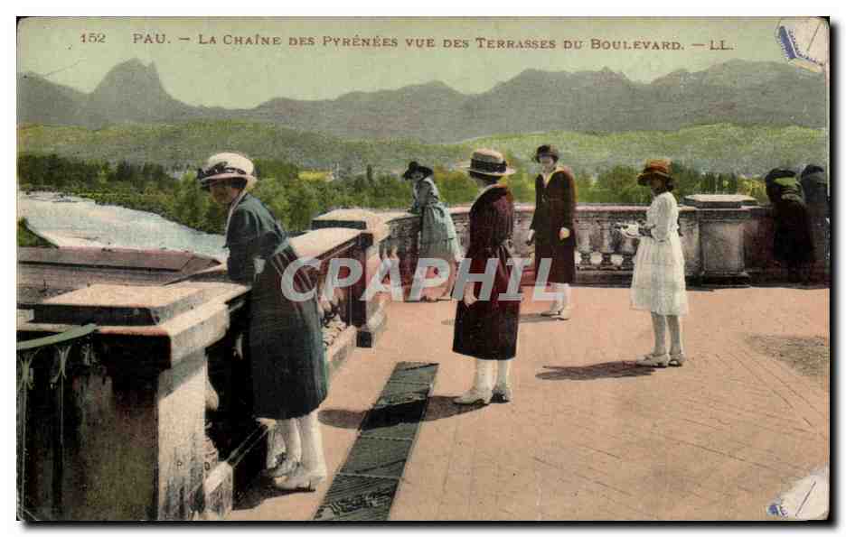 Pau — La Chaîne des Pyrénées vue des Terrasses du Boulevard — LL. 152