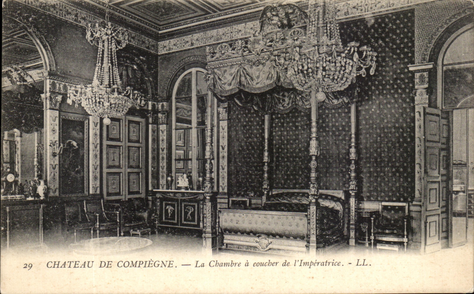 Château de Compiègne — La Chambre à coucher de l'Impératrice — LL.