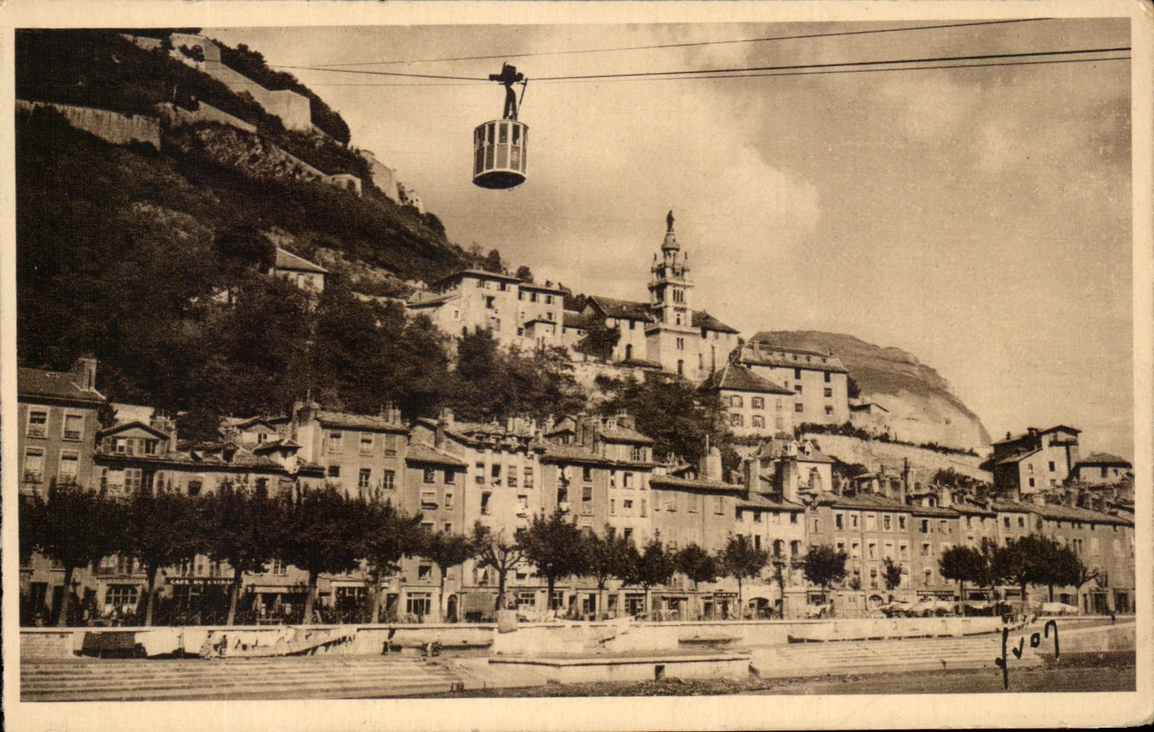 CPA Grenoble Le Couvent Ste Marie et le Telepherique de la Bastille