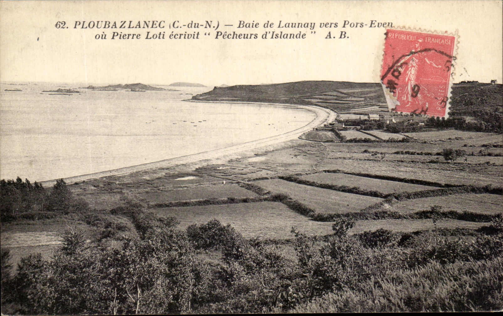 PLOUBAZLANEC (C.-du-N.) — Baie de Launay vers Pors-Even où Pierre Loti écrivit « Pêcheurs d'Islande » — A.B.