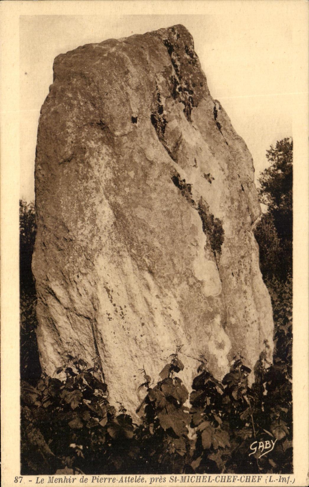 CPA Le Menhir de pierre Attelee pres St Michel Chef Chef