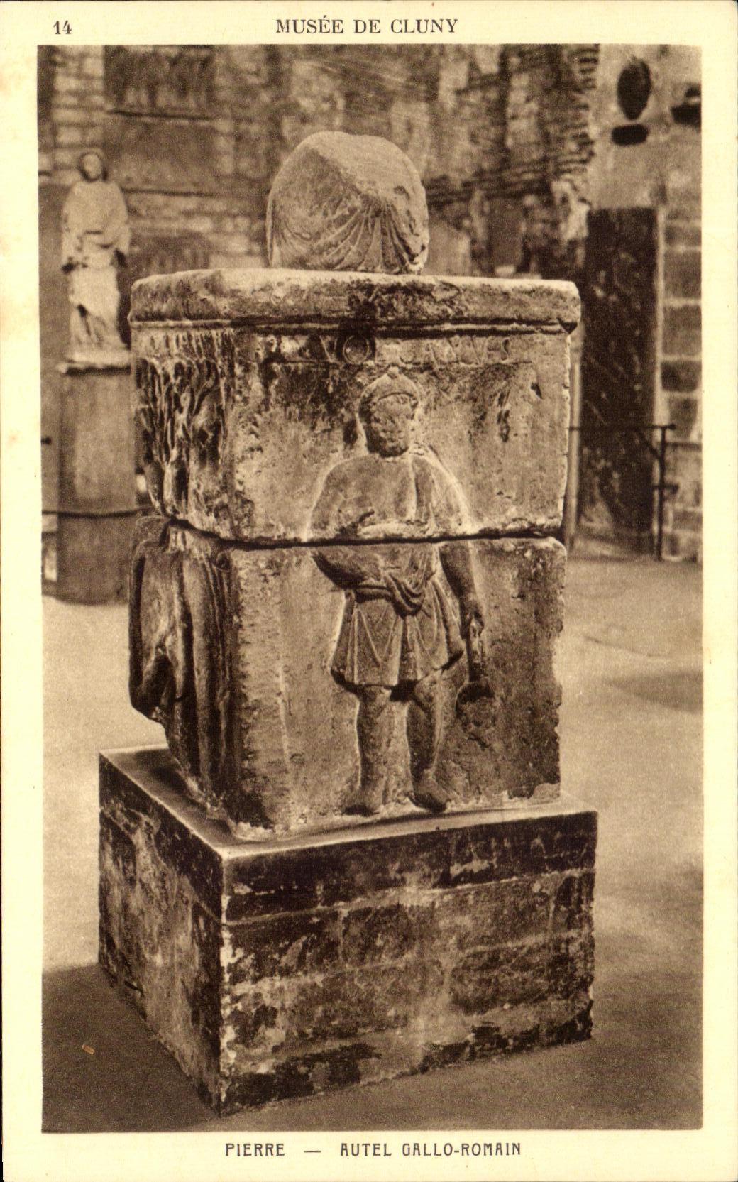 CPA Musee de Cluny Pierre Autel Gallo Romain Paris 