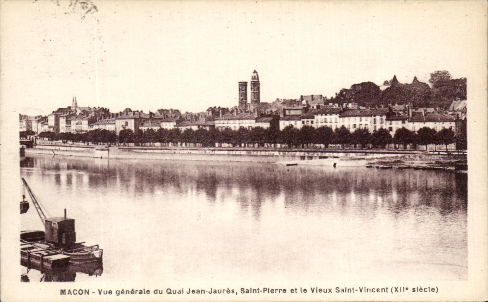 CPA Macon Vue generale du Qual Jean Jaures Saint Plerre et le Vieux Saint Vincent