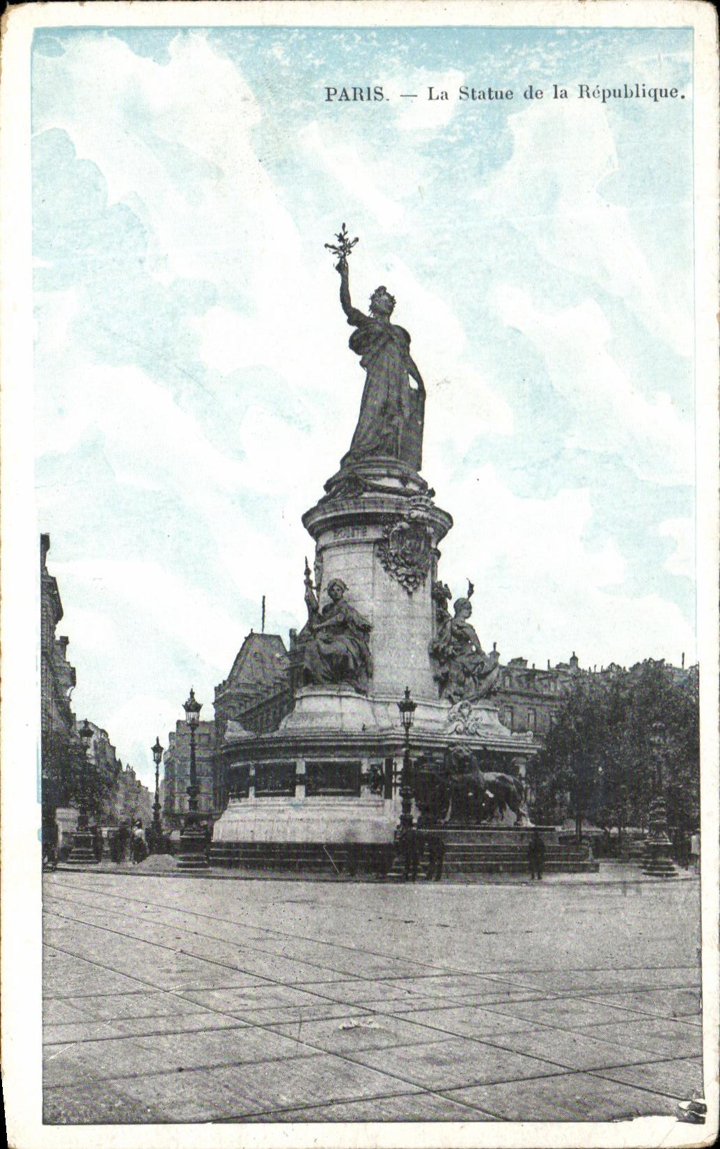 CPA Paris La Statue De La Repulique Lion