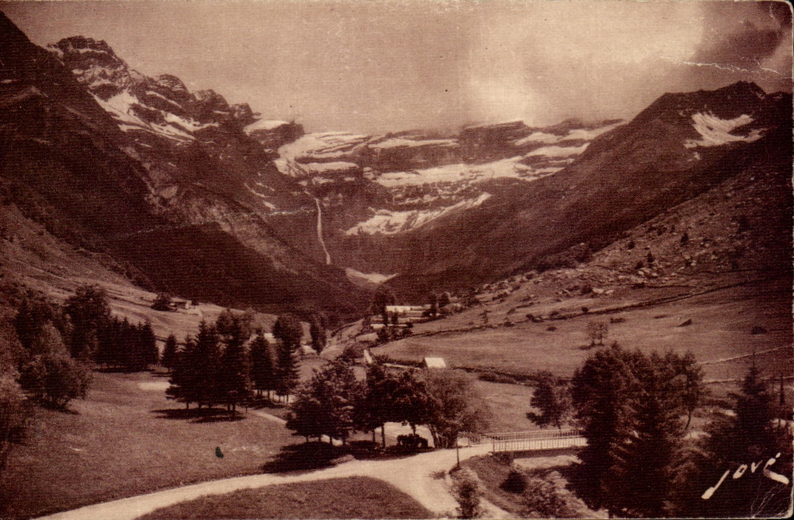 CPA Gavarnie Vue Panoramique De La Vallee Et Du Cirque Au Fond