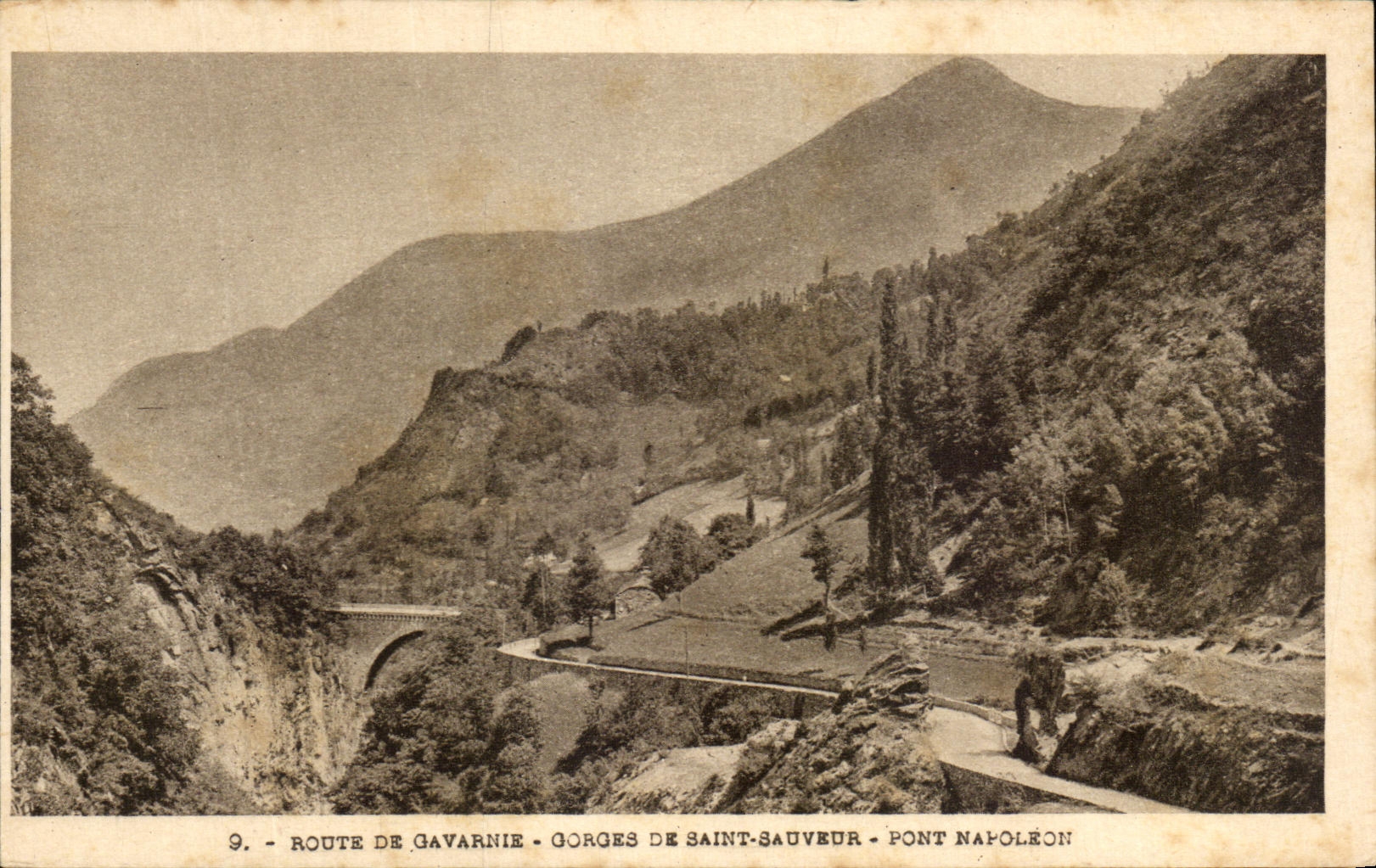 CPA Route De Gavarnie Gorges De Saint Sauveur Pont Napoleon