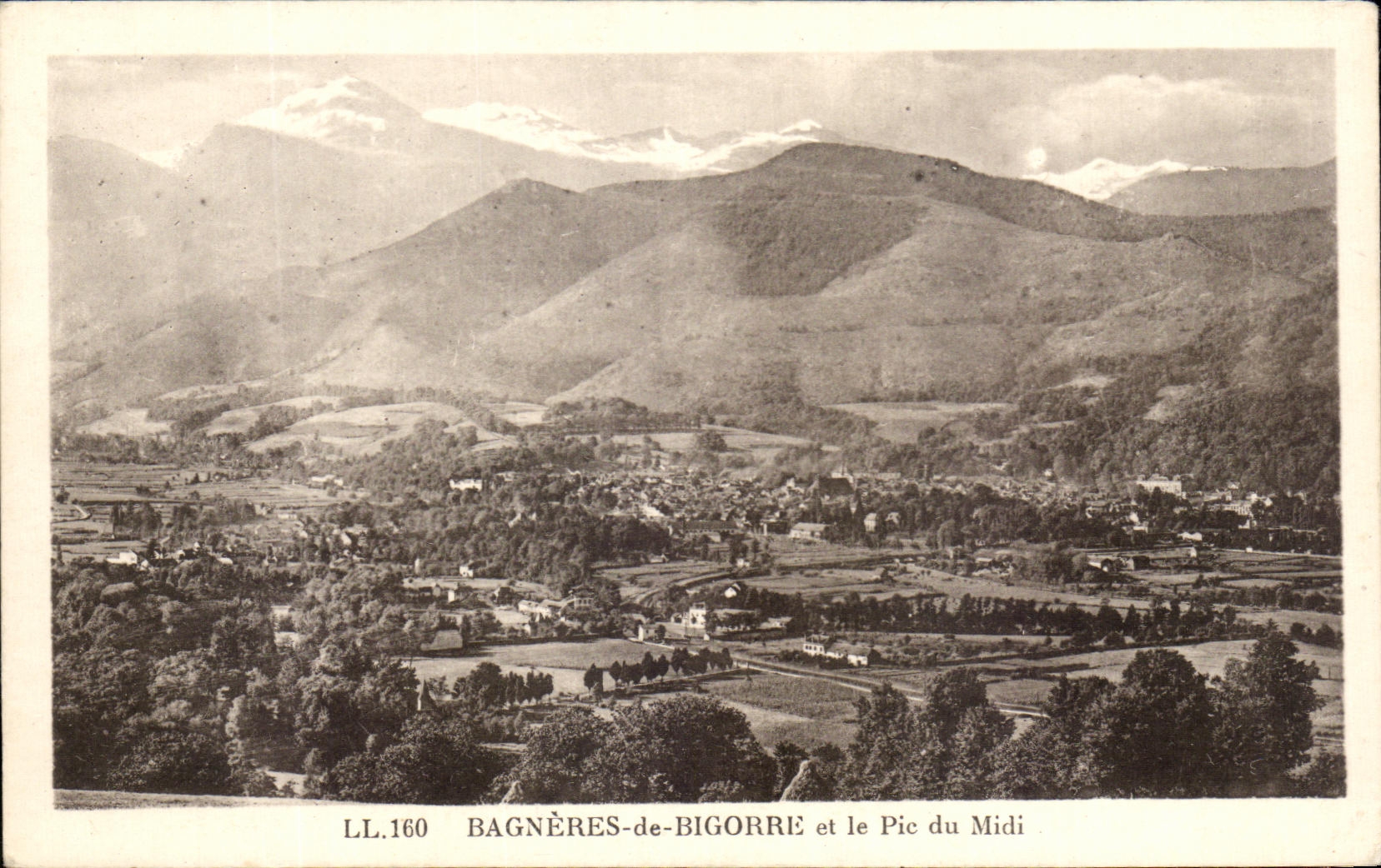 CPA Bagneres De Bigorre Et Le Pic Du Midi