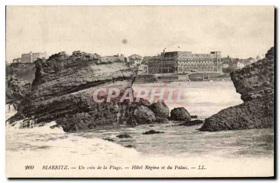CPA Biarritz Un Coin De La Plage Hote Regina Et Du Palais