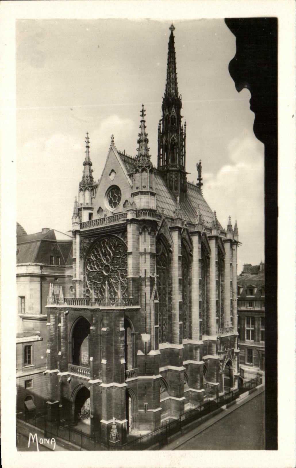 CPA Les Petits Taeleaux De Paris La Sainte Chapelle Un Des Plus Beaux