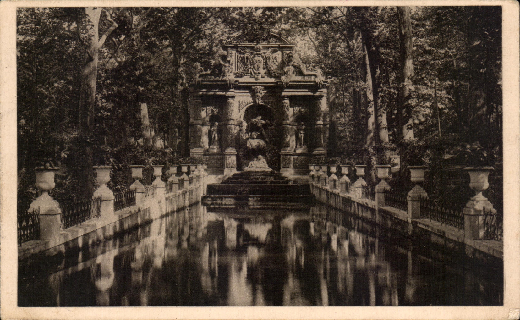 CPA Paris Jardins Du Luxembourg Fontaine Medicis