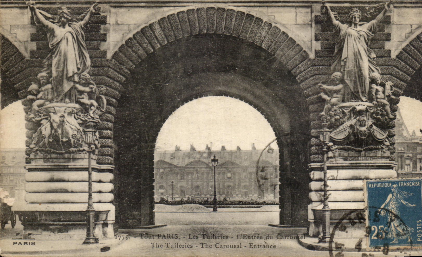 CPA Paris Les Tiuileries l'Entree Du Carrousel Lovre