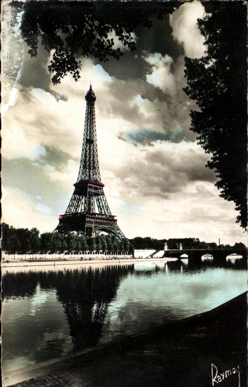 CPA Images de Paris Mirage de la Tour Eiffel