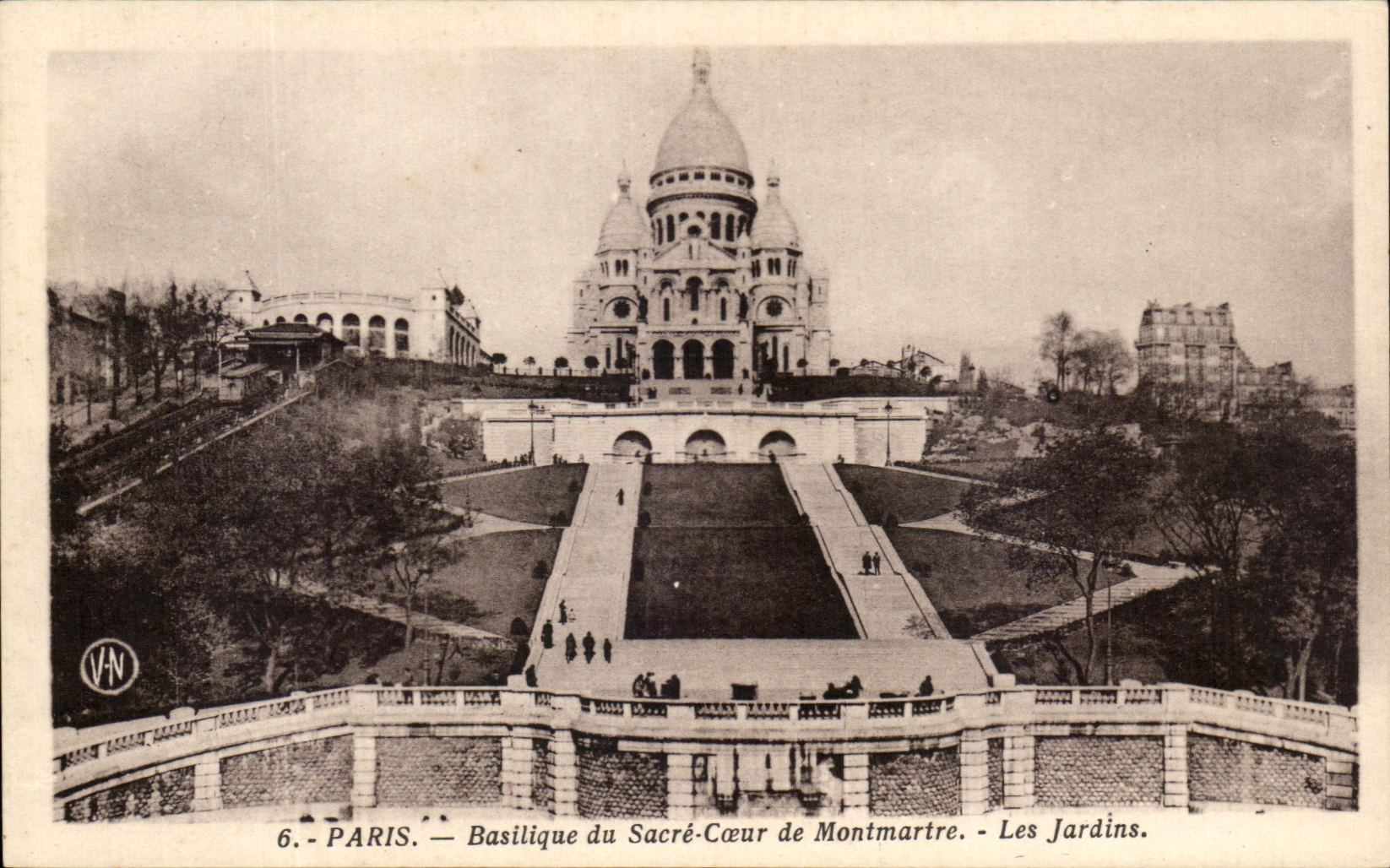 CPA Paris Basilique du Sacre Coeur de Montmartre Les Jardins